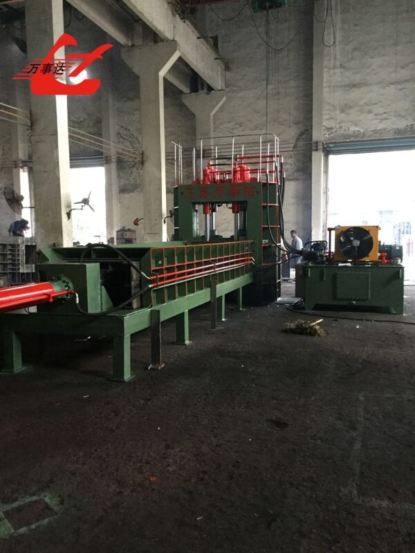 PLC Control System Hydraulic Gantry Shear With 8 M Charging Box For Continuous Scrap Recycling