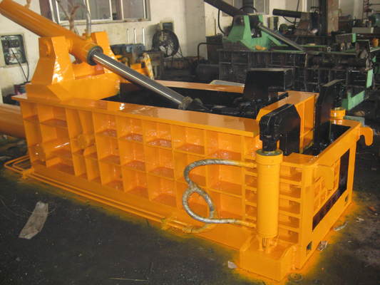 400トンのPLC制御の水力金属弾圧機 5~7トンの/時間重用金属廃棄物リサイクルマシン
