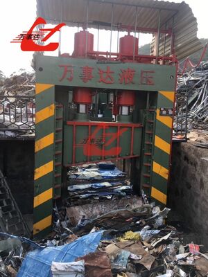 産業におけるサーボ モーターおよび遠隔制御が付いている頑丈な自動スクラップ金属のガントリーせん断